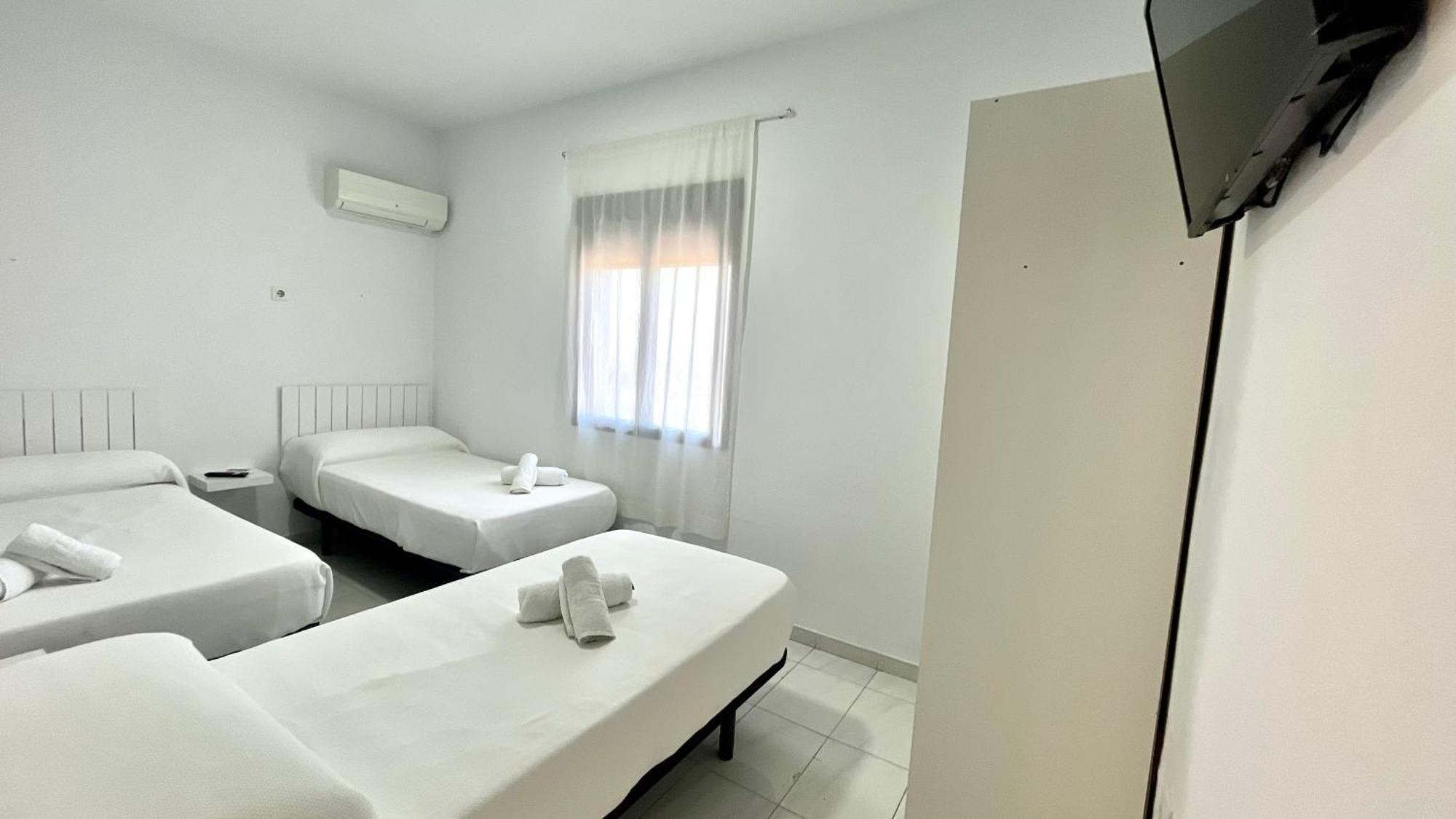 Hostal Carlos III Aldea Quintana Екстер'єр фото